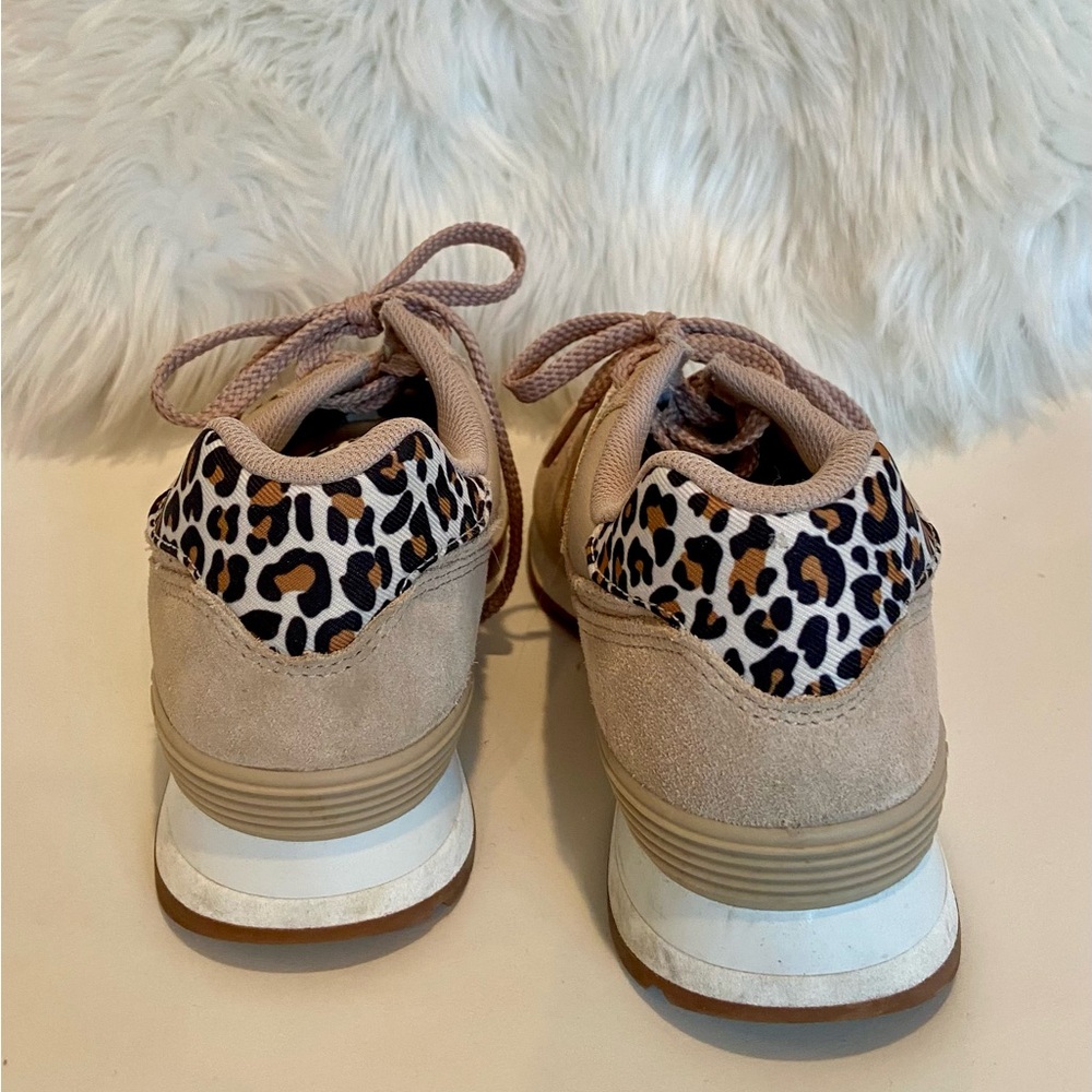 New Balance Women’s 574 V2 Animal Print Sneaker in color Mindful, size 11.5 - Picture 6 of 11